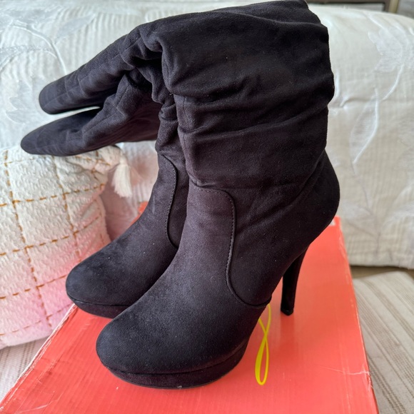 A’Gaci Black Under the Knee High Heel Boots Size 7 - Picture 3 of 5